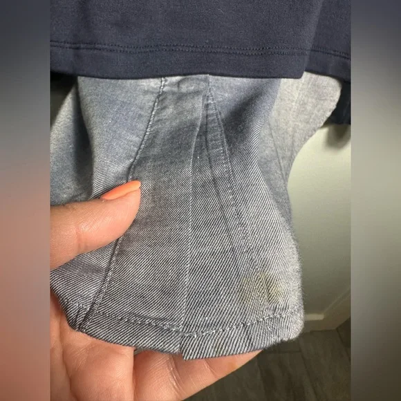 Vince Mixed media navy shirttail blouse  size Medium - Picture 16 of 16